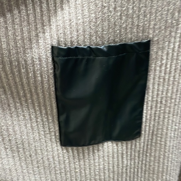 Women’s oversized turtleneck sweater with black leather pockets - Picture 3 of 6